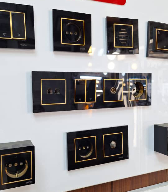 کلید و پریز ویرا مدل امگا مشکی طلایی مشکی - ویرا الکتریک قیمت مناسب براق ایرانی لاکچری